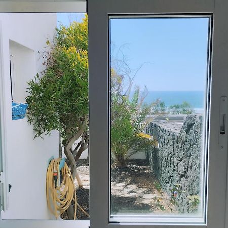 Beautiful Small Bungalow, Amazing Views And Garden Famara Exterior foto