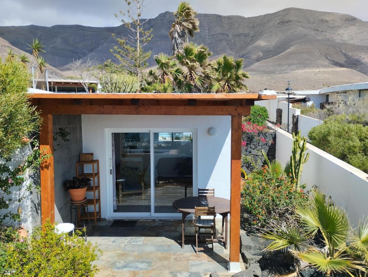 Beautiful Small Bungalow, Amazing Views And Garden Famara Exterior foto